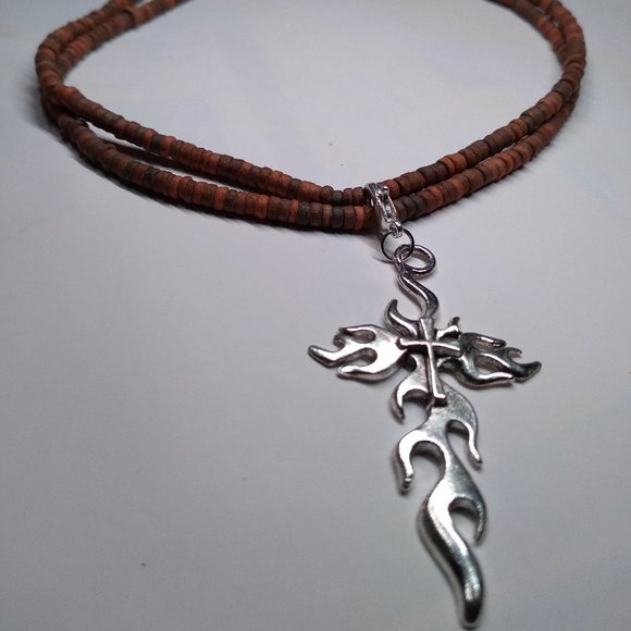 The silver tone cross and red puka shells 16 inch - Picture 4 of 7